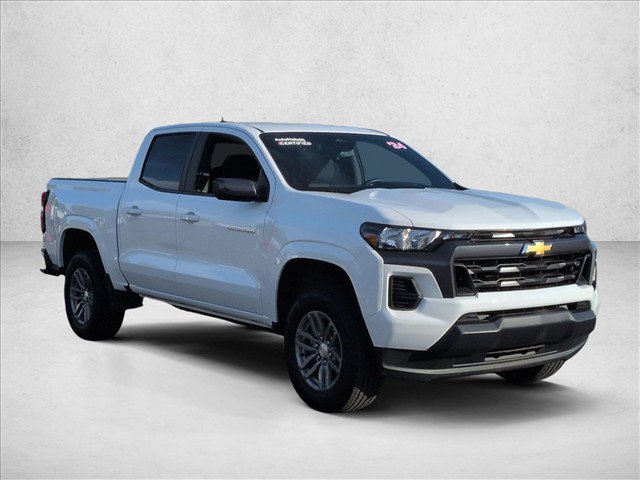 Used 2024 Chevrolet Colorado LT RWD image 2