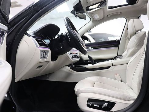 Used 2018 BMW 740i RWD image 17