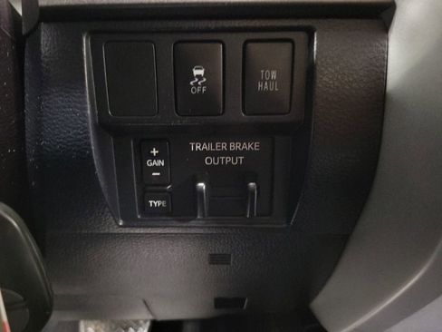 Used 2017 Toyota Tundra SR5 image 16