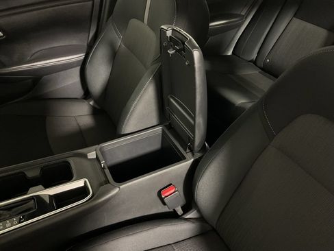 Used 2025 Nissan Sentra SV w/ All-Weather Package FWD image 31