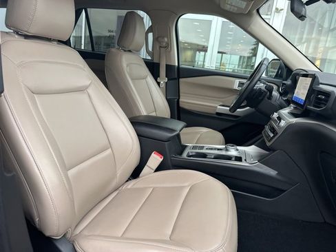 Used 2021 Ford Explorer XLT w/ Equipment Group 202A image 18