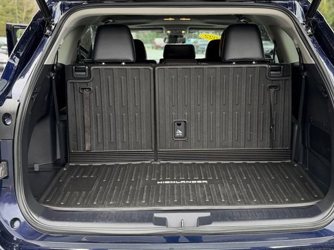 Used 2022 Toyota Highlander XLE image 5