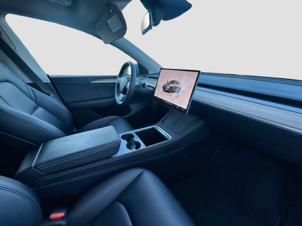 Used 2025 Tesla Model Y Long Range RWD image 28
