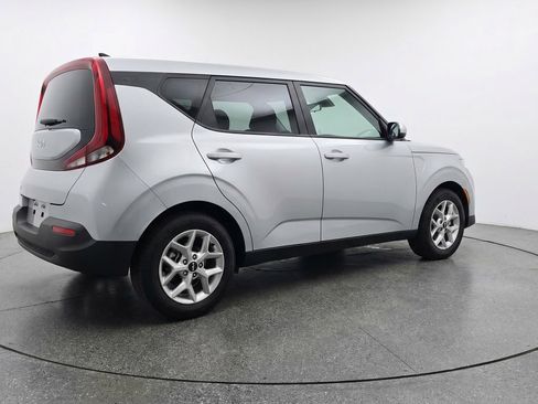 Used 2025 Kia Soul LX w/ LX Technology Package FWD image 9