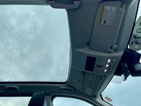 Certified 2025 Land Rover Discovery Sport S AWD/4WD image 17