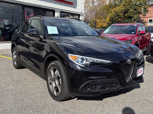 Used 2022 Alfa Romeo Stelvio Sprint image 3