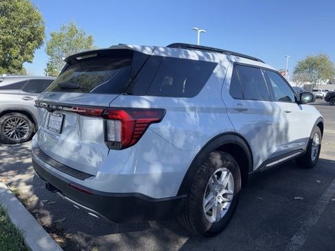 Certified 2025 Ford Explorer Active w/ Active Comfort Package image 3