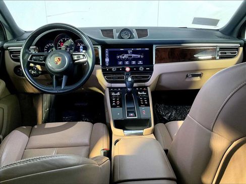 Certified 2024 Porsche Macan AWD/4WD image 14