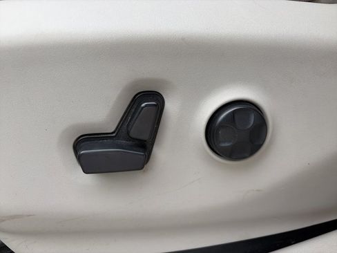 Used 2017 Chrysler Pacifica Limited w/ Advanced Safetytec Group image 13