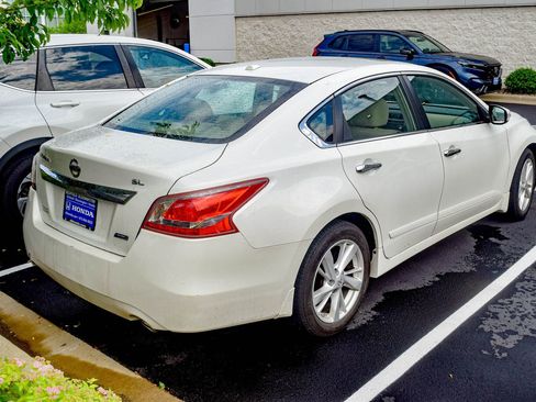 Used 2013 Nissan Altima 2.5 SL w/ 2.5 Moonroof Pkg FWD image 5