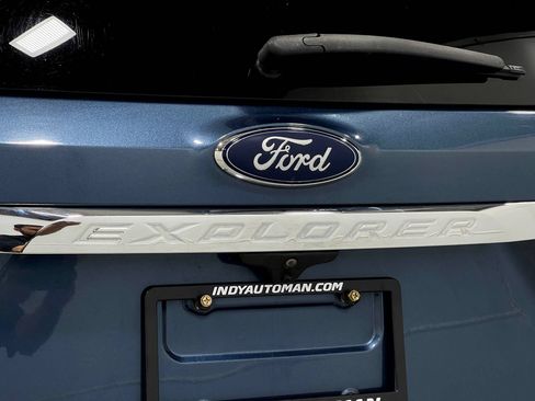 Used 2018 Ford Explorer XLT w/ Equipment Group 201A AWD/4WD image 40