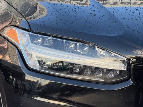 Used 2024 Volvo XC90 B5 Core image 9
