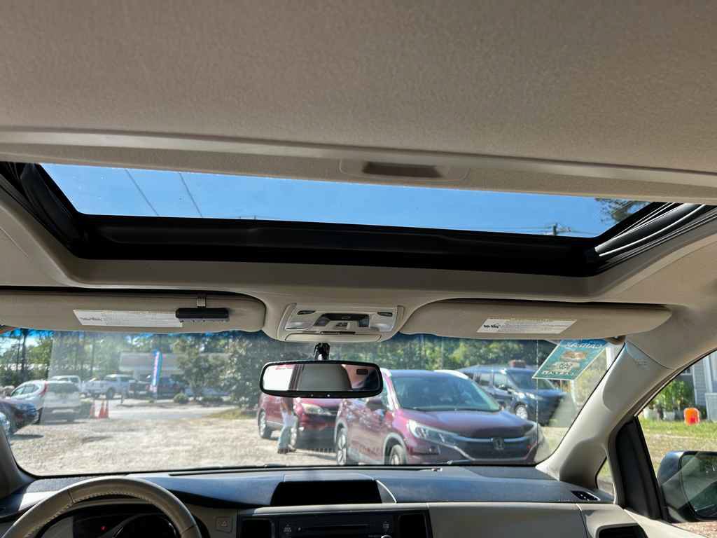 Used 2014 Toyota Sienna XLE FWD image 13