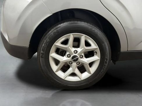 Used 2023 Kia Soul LX w/ LX Technology Package FWD image 24
