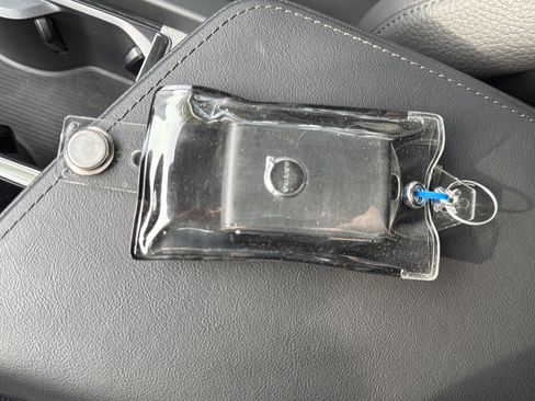 Certified 2025 Volvo XC60 B5 Plus image 36