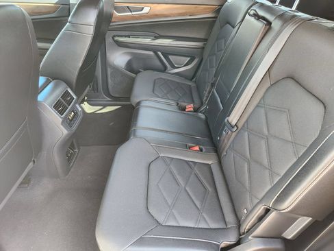 Used 2024 Volkswagen Atlas SE AWD/4WD image 18
