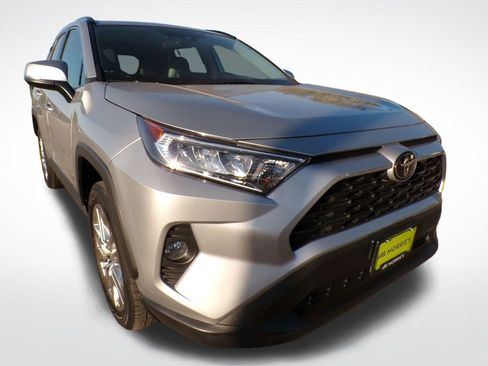 Used 2019 Toyota RAV4 XLE Premium w/ Cold Weather Package AWD/4WD image 10