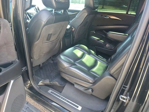 Used 2017 Cadillac Escalade ESV Platinum image 32