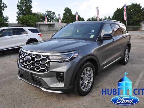 Used 2025 Ford Explorer Platinum RWD image 1