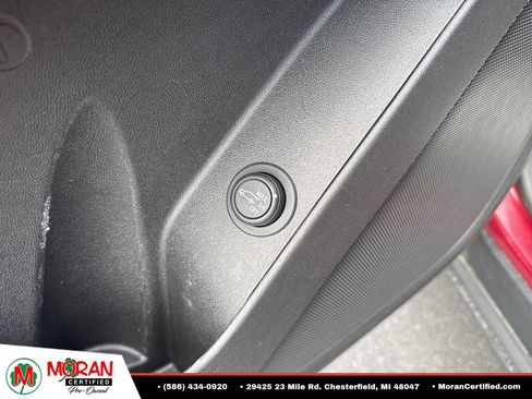 Used 2020 Chevrolet Equinox LT w/ Driver Convenience Package FWD image 12