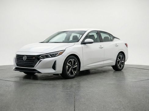 Used 2025 Nissan Sentra SV image 3