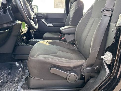 Used 2018 Jeep Wrangler Rubicon w/ Power Convenience Group image 13