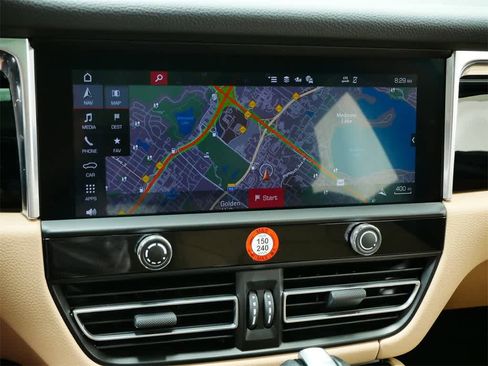 Used 2025 Porsche Macan image 23