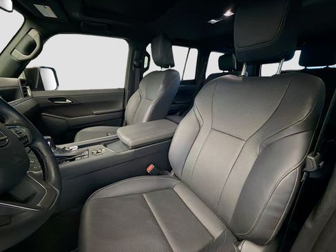 Used 2024 Lexus GX 550 w/ Cold Area Package AWD/4WD image 12
