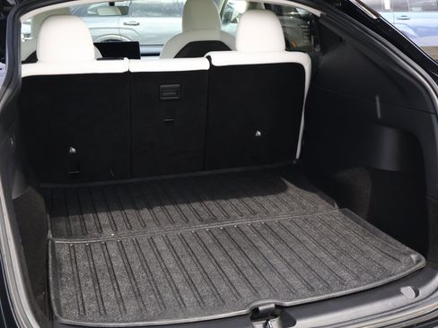 Used 2021 Tesla Model Y Long Range image 20