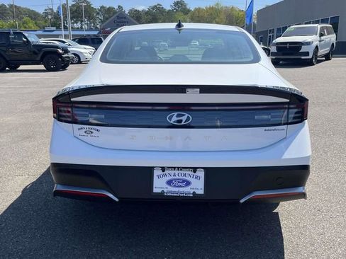 Used 2025 Hyundai Sonata SE image 4