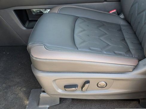 New 2026 Nissan Pathfinder Platinum image 11