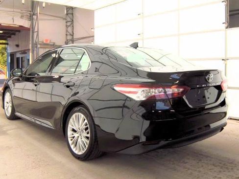 Used 2019 Toyota Camry XLE w/ Carpet Mat Package FWD image 5