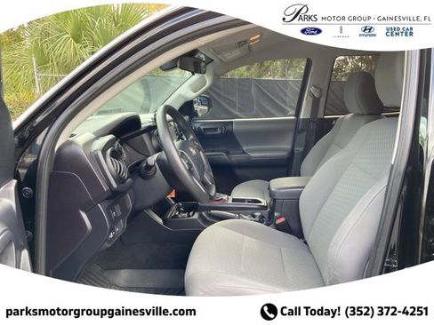 Used 2020 Toyota Tacoma SR image 12