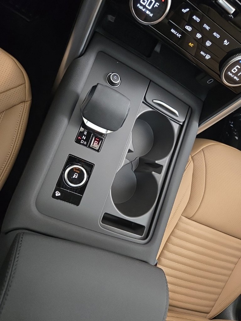 New 2026 Land Rover Discovery Limited Edition AWD/4WD image 13