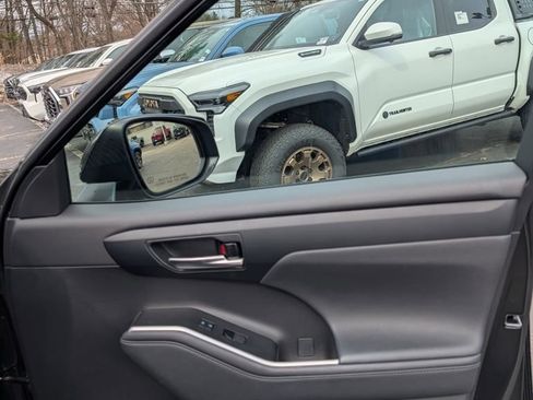 Used 2023 Toyota Highlander XSE image 20