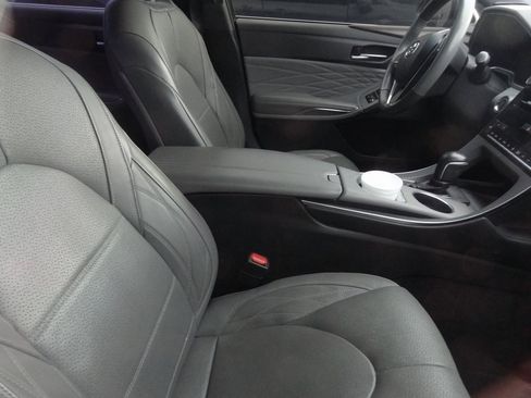 Used 2019 Toyota Avalon Limited image 7