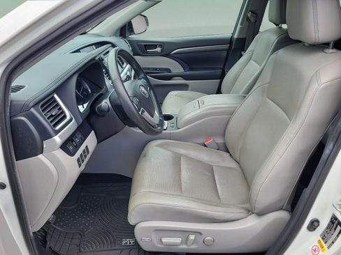 Used 2019 Toyota Highlander Limited Platinum AWD/4WD image 25
