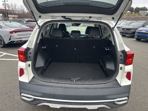 Certified 2022 Kia Seltos EX image 6