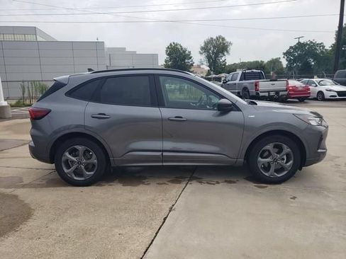 Used 2024 Ford Escape ST-Line w/ Tech Pack #1 FWD image 3