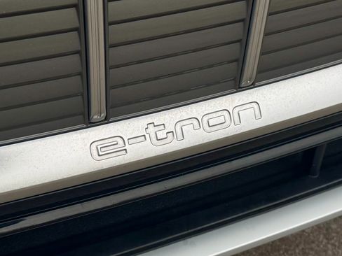 Used 2019 Audi e-tron Premium Plus image 72