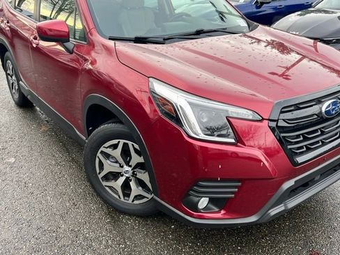 Used 2022 Subaru Forester Premium image 2