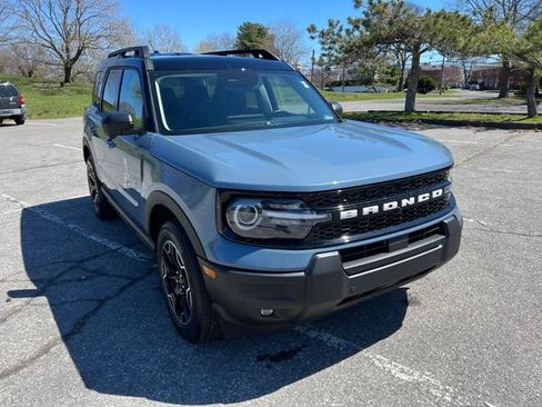 Used 2025 Ford Bronco Sport Outer Banks w/ Outer Banks Tech Package+ image 2