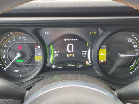 Used 2024 Jeep Wrangler Unlimited Sahara w/ Technology Group AWD/4WD image 16