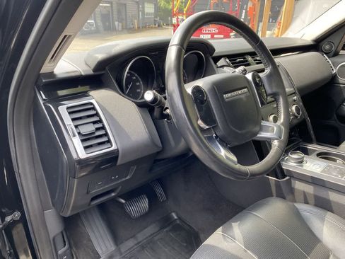 Used 2019 Land Rover Discovery SE AWD/4WD image 2