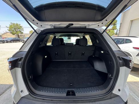 Used 2025 Chevrolet Equinox LT FWD image 31