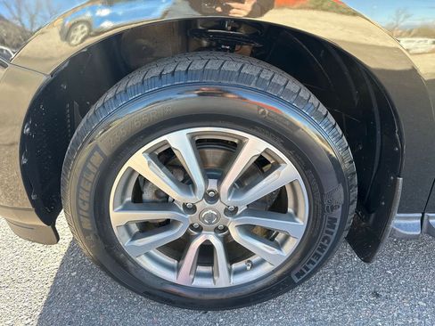 Used 2015 Nissan Pathfinder SV w/ Trailer Tow Package image 8