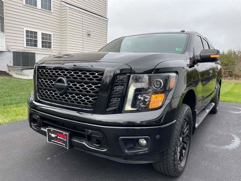 Used 2018 Nissan Titan SV w/ SV Convenience Package image 45
