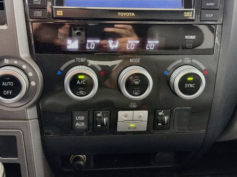 Used 2011 Toyota Sequoia Limited AWD/4WD image 19
