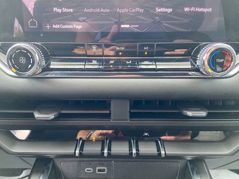 Used 2023 GMC Canyon Elevation image 26