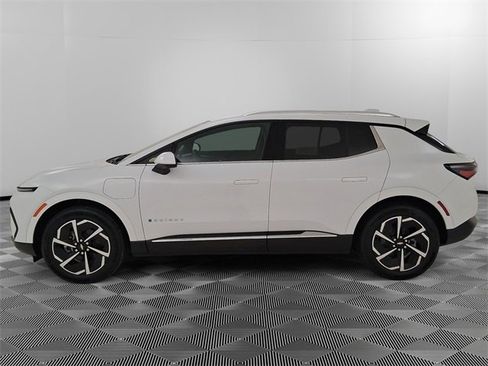 Used 2025 Chevrolet Equinox EV LT image 6